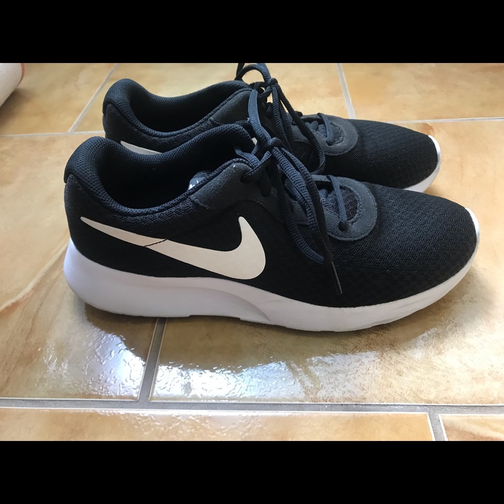 Like New Women’s zoom size 9